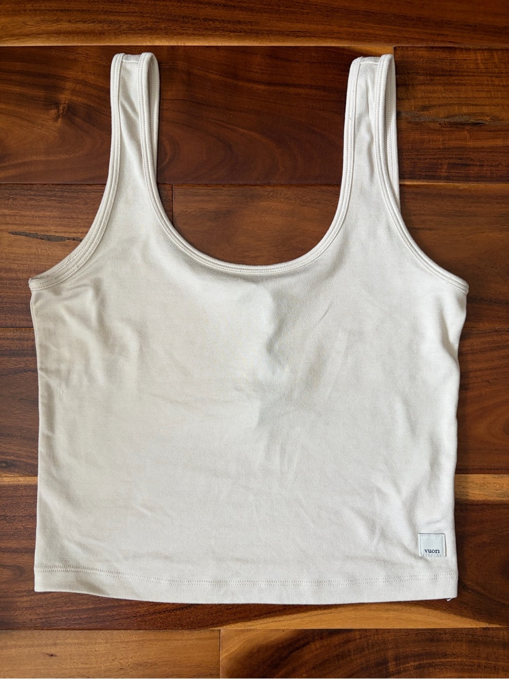 Vuori Women's Cream Scoop Neck Tank Top small